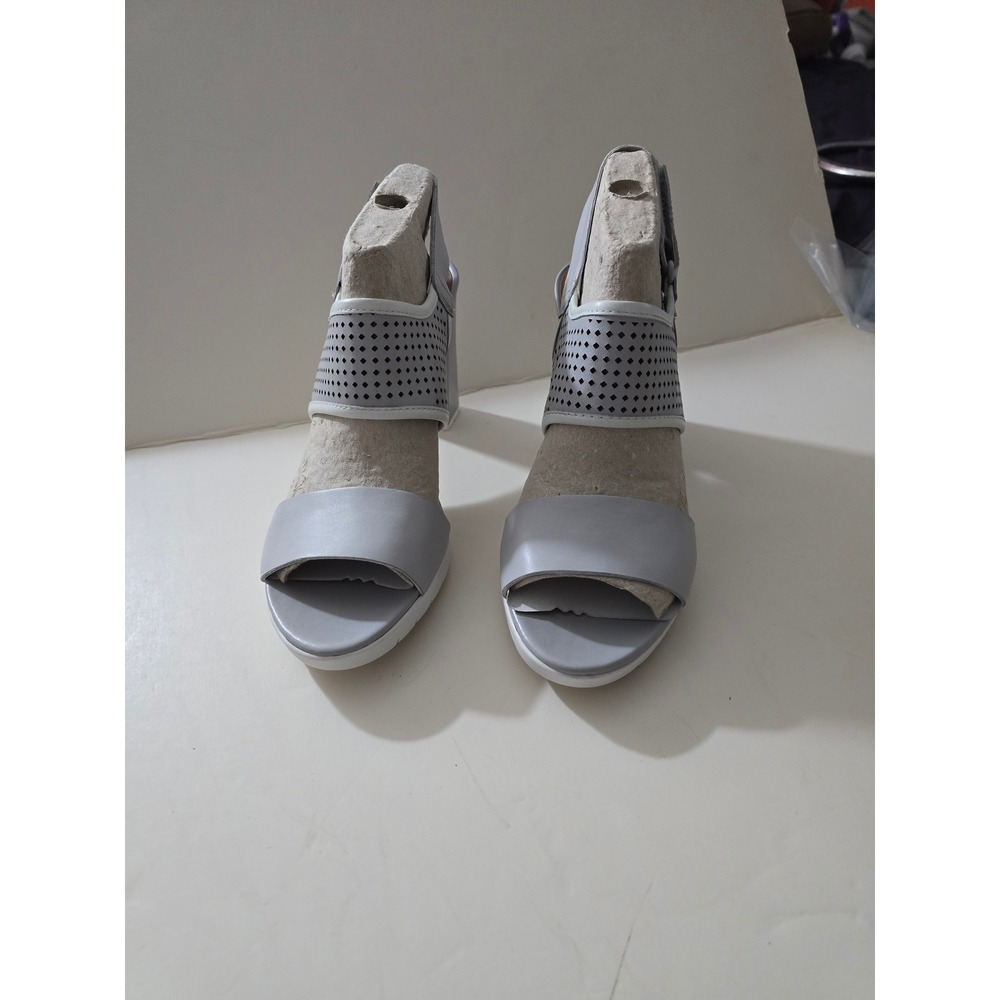 Clarks Pastina Malory Light Grey Leather Perforated Block Heel Sandals Womens 8M